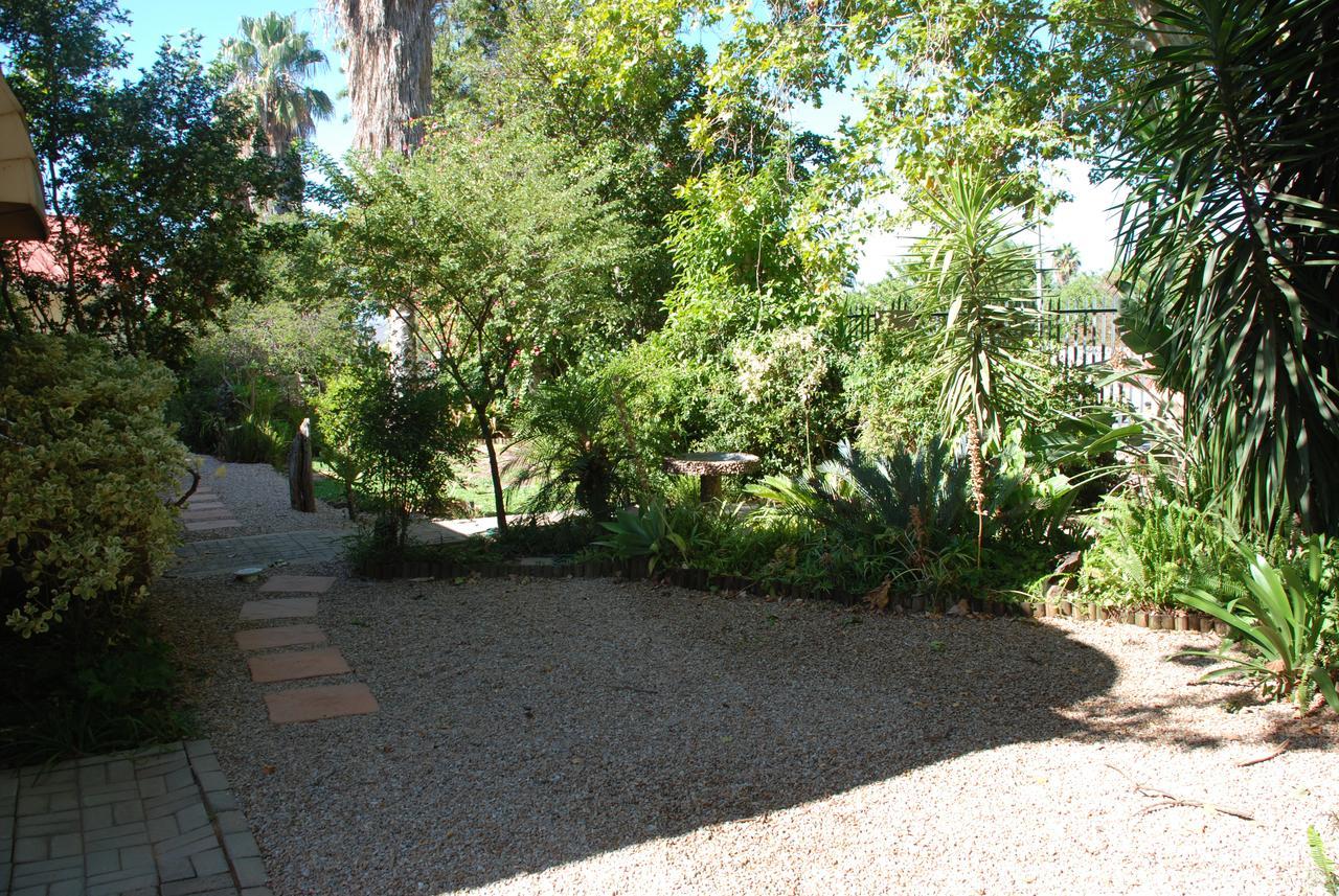 86 On Langenhoven Bed & Breakfast Oudtshoorn Dış mekan fotoğraf